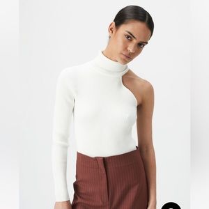 NWT!!! BARDOT - Asymmetric sleeve knit top In Ivory